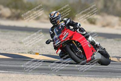 media/Oct-30-2025-Racers Edge (Thu) [[dabbdaf680]]/3-B Group/Session 1 (Turn 5)/